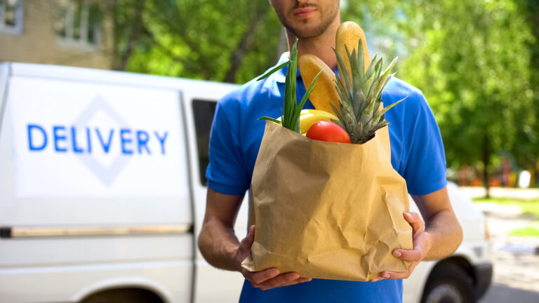 10 stores that offer free grocery pickup